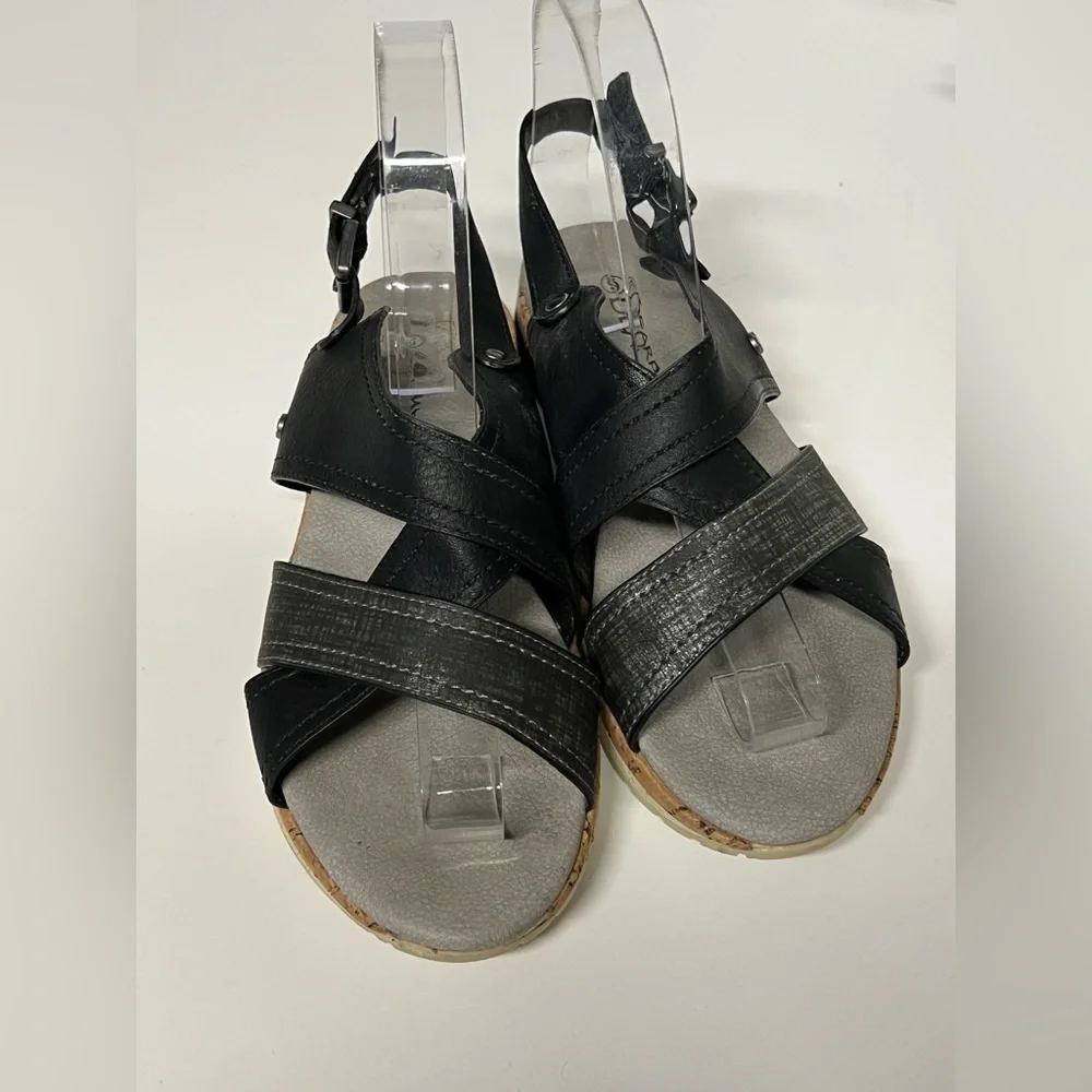 🛍️BEARPAW Black and gray SHELLI sling back sandals size 6.‎